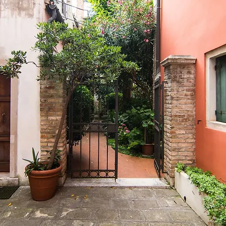 Rosa Della Laguna Apartament